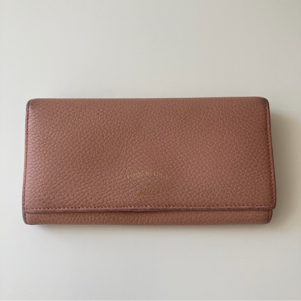 Gucci Swing Textured Leather Bifold Wallet Pink